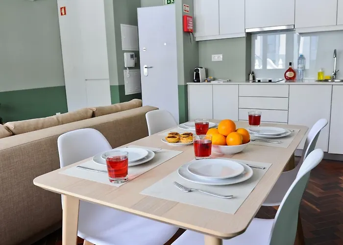 Gin O'clock In - By Misha's Place 3a شقة *