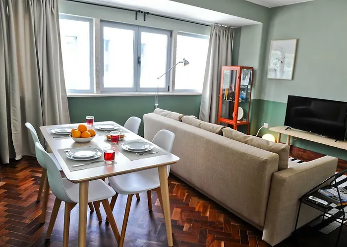 Gin O'clock In - By Misha's Place 3a Apartment Lisbon