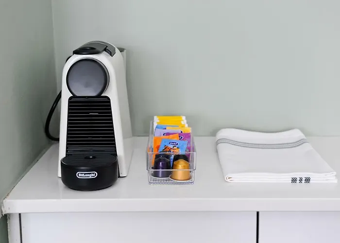 Gin O'clock In - By Misha's Place 3a Apartment *