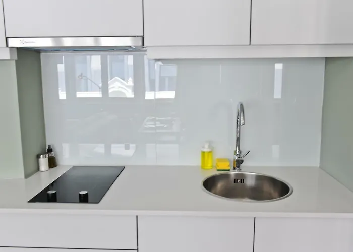 Gin O'clock In - By Misha's Place 3a Apartment *